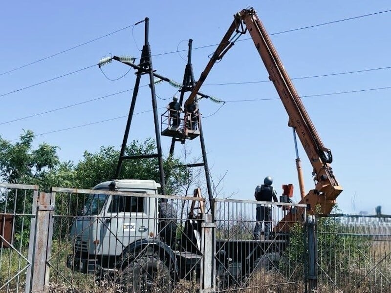 За сутки энергетики ДТЭК вернули свет более 10 населенным пунктам после обстрелов