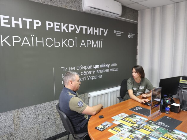 В Минобороны назвали ежемесячное число рекрутируемых добровольцев. В Раде говорили, что от него можно расплакаться