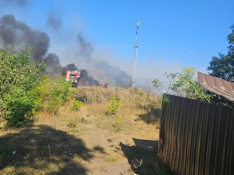 Пошкоджено понад 20 будинків, поранено дітей. Окупанти вдарили авіабомбою по селу біля Покровська. Фото