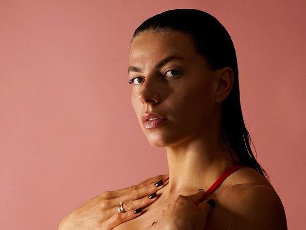 Бех-Романчук снялась топлес