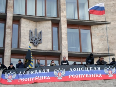 В Донецке и Луганске милиция пытается освободить захваченные сепаратистами здания СБУ