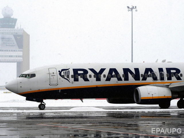 Літак Ryanair, на борту якого оголошували тривогу, сів у Лондоні
