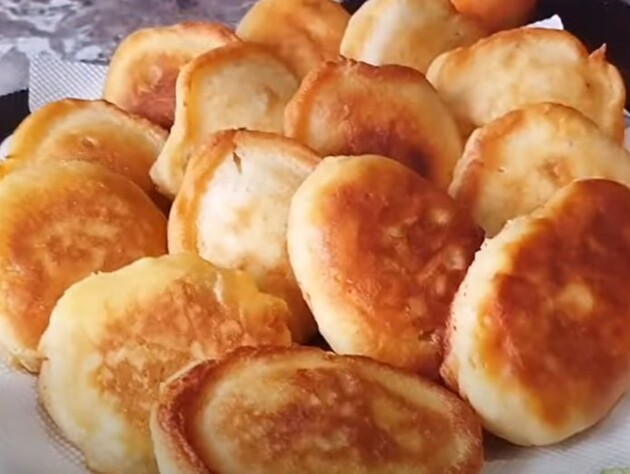 Смешайте это с яйцами и мукой – и оладьи получатся очень аппетитными. Рецепт пышного теста на кефире