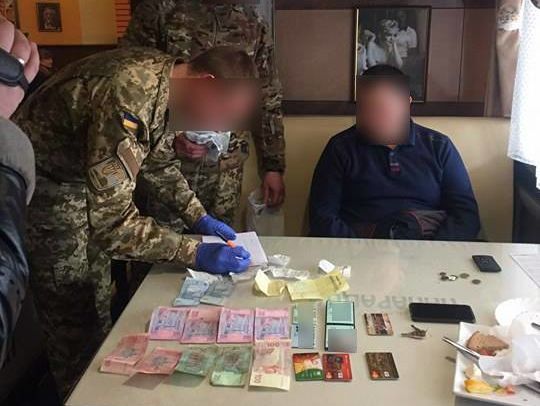 У Львівській області під час отримання хабара в $10 тисяч затримали помічника нардепа