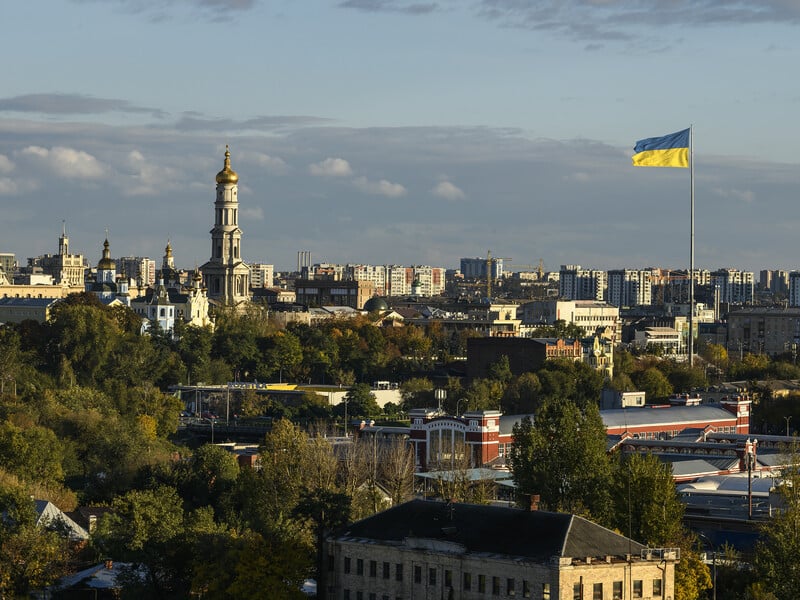 Оккупанты ударили по гражданскому предприятию в Харькове, есть пострадавшие