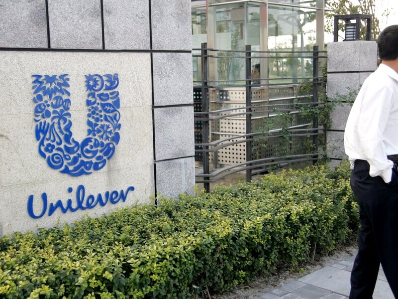 Компания Unilever продала свой бизнес в РФ и Беларуси производителю "Дихлофоса" и лака "Прелесть"