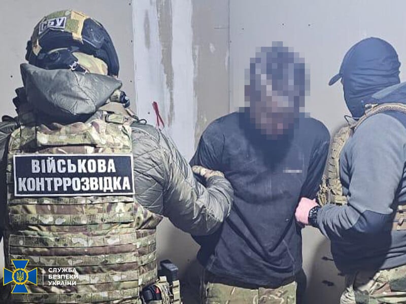 Затримано військового, якого підозрюють у наведенні вогню РФ на свою бригаду в Часовому Яру – СБУ