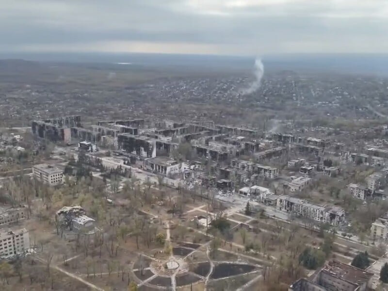 "Просто закріпляються там, де вже нічого немає". У ЗСУ повідомили про просування росіян у Торецьку