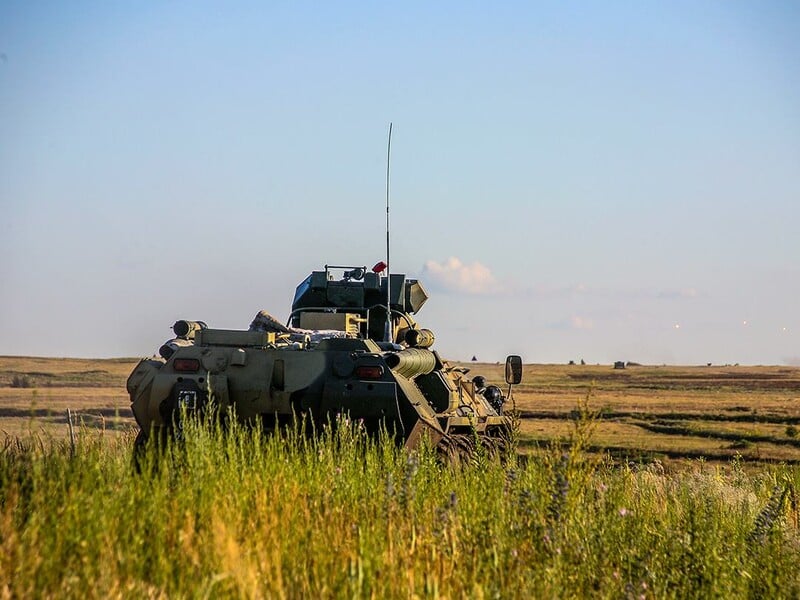 Танк ЗСУ розстріляв російський БТР у Курській області, який наблизився до нього впритул, вважаючи своїм