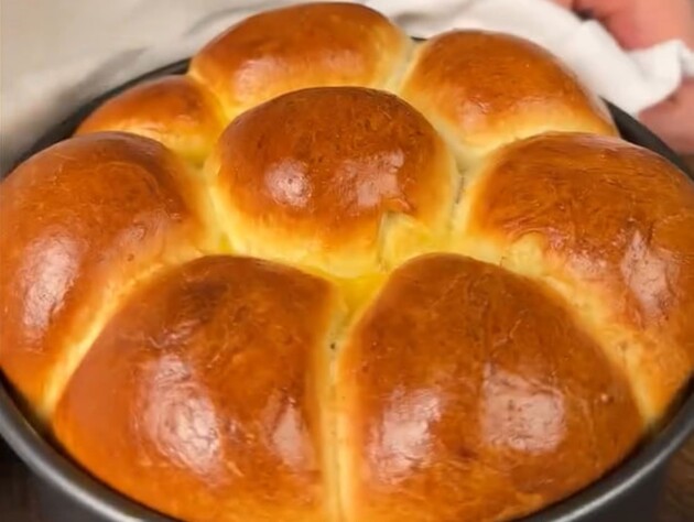 Додайте це в тепле молоко – і тісто вийде м'яким і еластичним. Рецепт домашніх здобних булочок