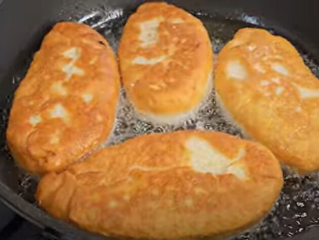 Із тіста за цим рецептом можна готувати смажені пиріжки з будь-якою начинкою – вийде в кожного