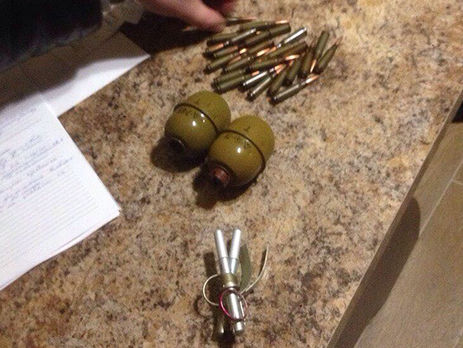 В Виннице полицейский соорудил тайник с незаконно вывезенным из АТО оружием