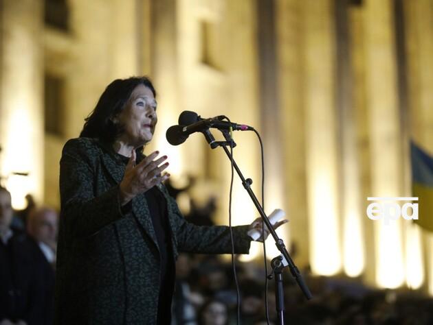 В Грузии начался протест, Зурабишвили – на улице с митингующими, оппозиция требует повторных выборов