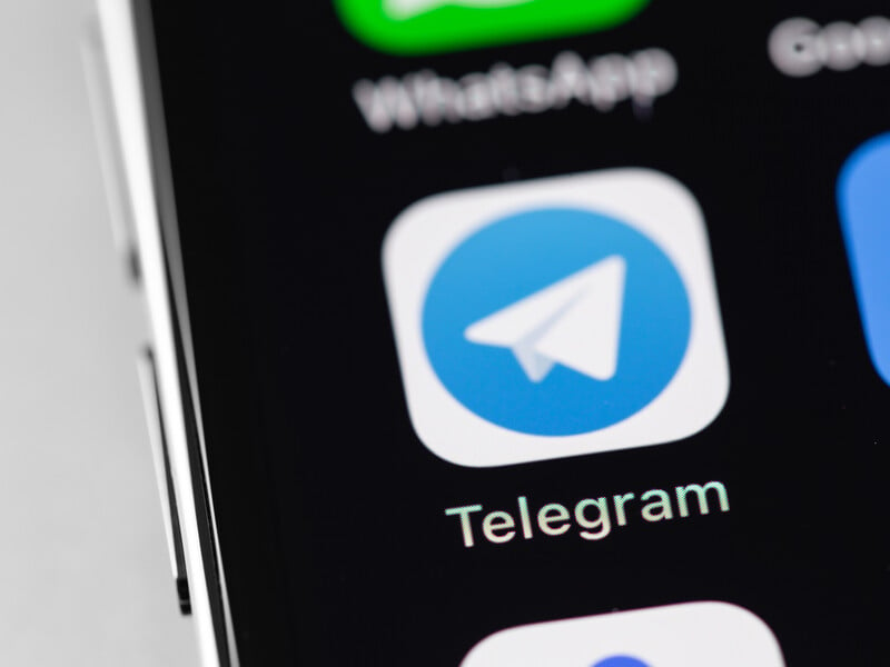 Почти половина украинцев узнает новости в Telegram – опрос