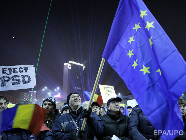 Понад 200 тис. осіб вимагали відставки уряду Румунії на центральній площі Бухареста – ЗМІ