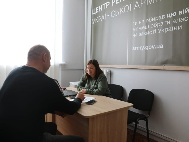 За кількістю жінок, які хочуть служити у ЗСУ, лідирує дві західні області України