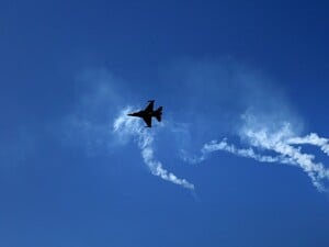 Сьогодні наші пілоти F-16 збили приблизно 10 повітряних цілей – Зеленський