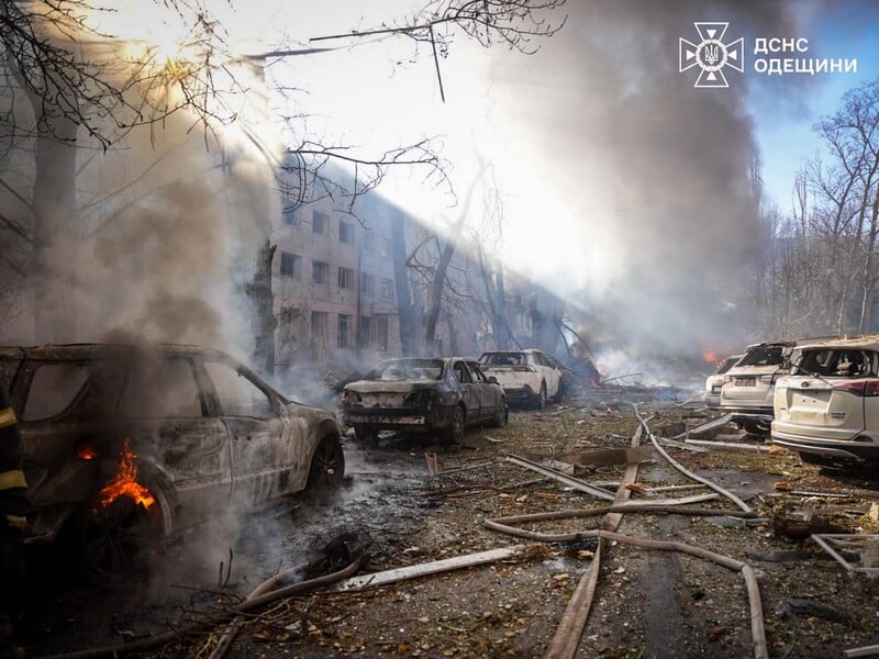 В ВСУ сообщили, что ракету над Одессой сбила ПВО. Большинство из жертв – полицейские. Фото, видео 