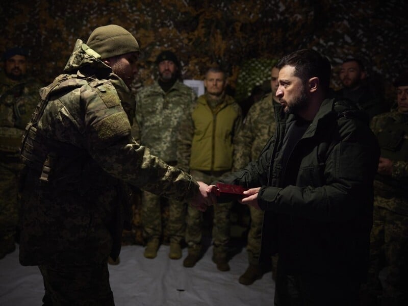 Зеленський зустрівся з бійцями у прифронтовому Покровську. Фото, відео