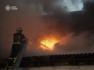 Дрони РФ із ночі атакували Київ. Уламки впали в чотирьох районах, є поранені