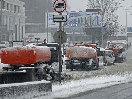 Общественный транспорт Киева из-за снегопада переходит на спецрежим движения