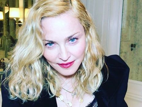 Мадонна показала, как выглядела в юности с короткой стрижкой и темными волосами