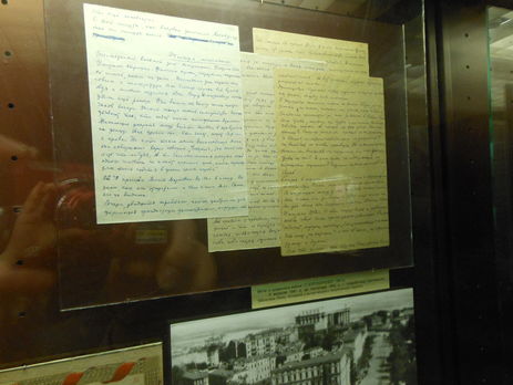 Киевлянка Хорошунова в дневнике 1943 года: В Кагарлыке немцы на глазах у населения расстреляли стариков и детей. Женщины падали в обморок, их так и засыпали живыми