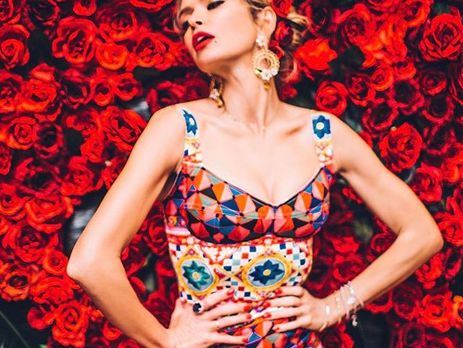 Брежнева в свой день рождения поцеловалась в губы с подругой