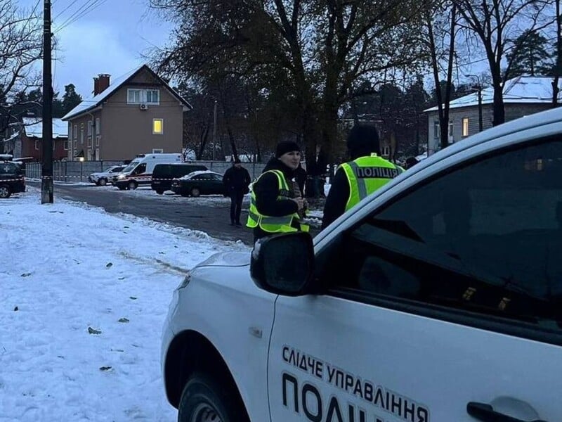 У Києві в руках чоловіка вибухнула коробка. Він загинув