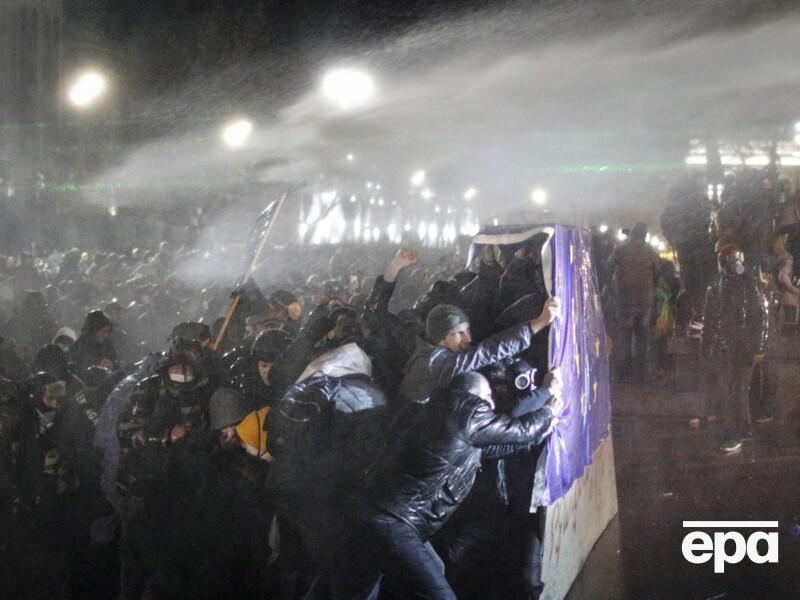 В Грузии во время протестов задержаны десятки человек, полиция применяла газ и водометы. Видео