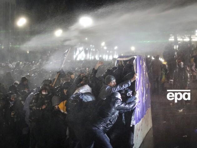 В Грузии во время протестов задержаны десятки человек, полиция применяла газ и водометы. Видео