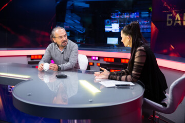 Як Трамп закінчить війну, протести у Грузії, обвал рубля. Стрим Бацман із Шустером. Трансляція