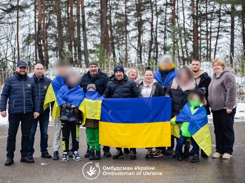 Україна повернула з окупації вісьмох дітей