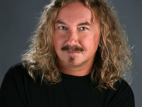 Годовалая дочь Николаева делает зарядку под аккомпанемент отца