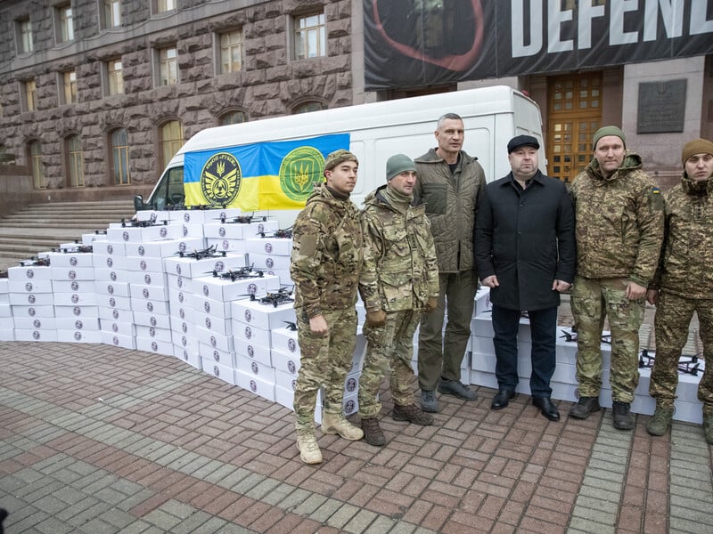 Кличко передав 4-й бригаді НГУ партію FPV-дронів від київської громади