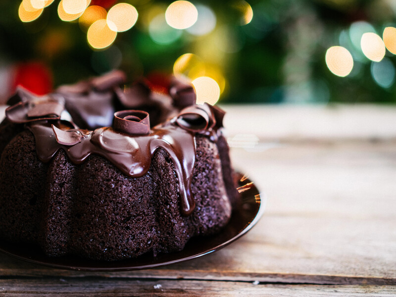 Быстрый шоколадный кекс на кипятке – смешайте две смеси и выпекайте 30 минут