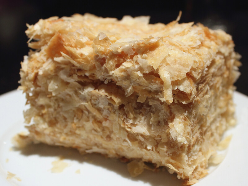 Приготовьте коржи на 