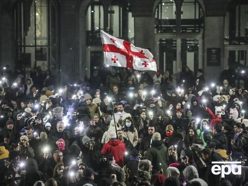 Великобритания приостанавливает поддержку программ грузинского правительства 