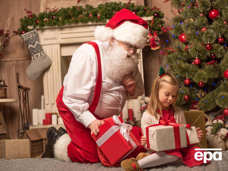 В РФ хотят сделать Санта-Клауса "иностранным агентом"
