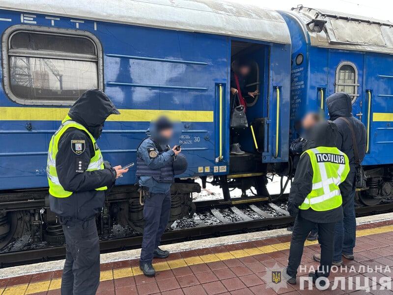 В "Укрзалізниці" виявили масштабні побори в поїздах, діяло кілька схем – Нацполіція