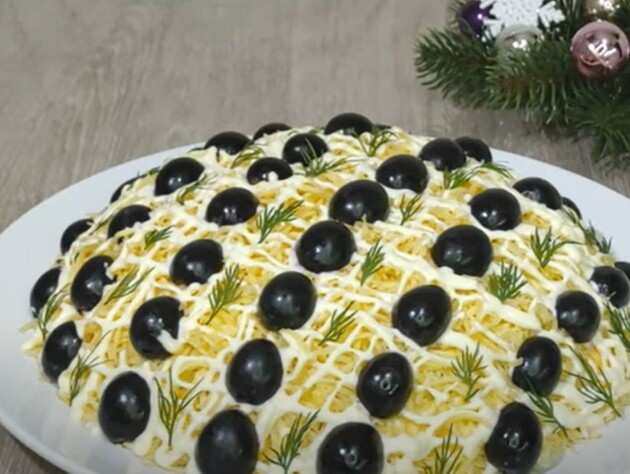 Выложите ингредиенты в этом порядке – и получится неожиданное, но очень вкусное сочетание. Рецепт салата