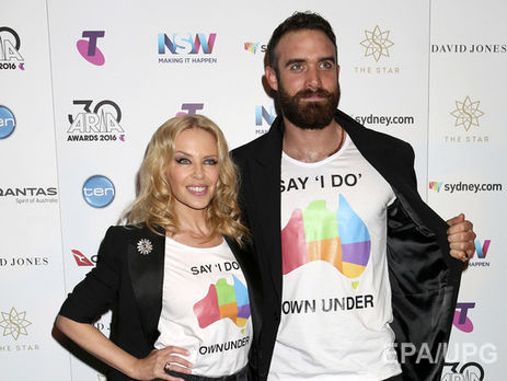 Миноуг давала деньги Сассу на пересадку волос