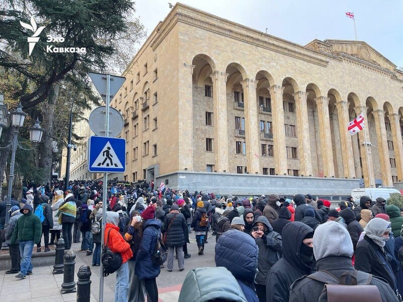 В Грузии коллегия выборщиков голосует за нового президента. Кандидат один – бывший футболист без высшего образования