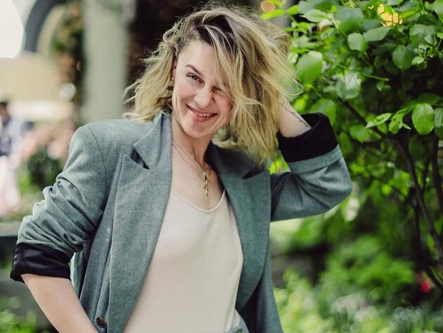 Мартыновская показала, как визажист делает макияж ее восьмилетней дочери. Видео