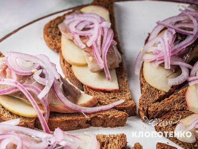 Суперпростой маринад для селедки и яблок. Рецепт