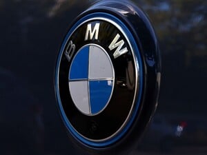 Концерн BMW оголосив про припинення нелегального імпорту своїх автомобілів у Росію