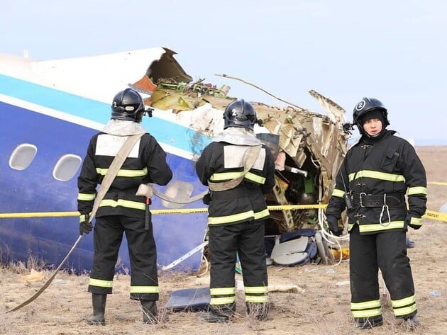 Пасажирський літак Embraer 190 до падіння майже годину літав із системами управління, які відмовили