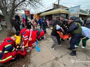 Росіяни вдарили по ринку в Нікополі. Восьмеро постраждалих, одна з них – у критичному стані