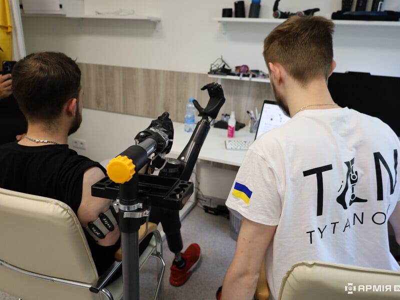 Tytanovi Rehab оголосив збір коштів на титанові імпланти для українських військових. За донат можна виграти автівку