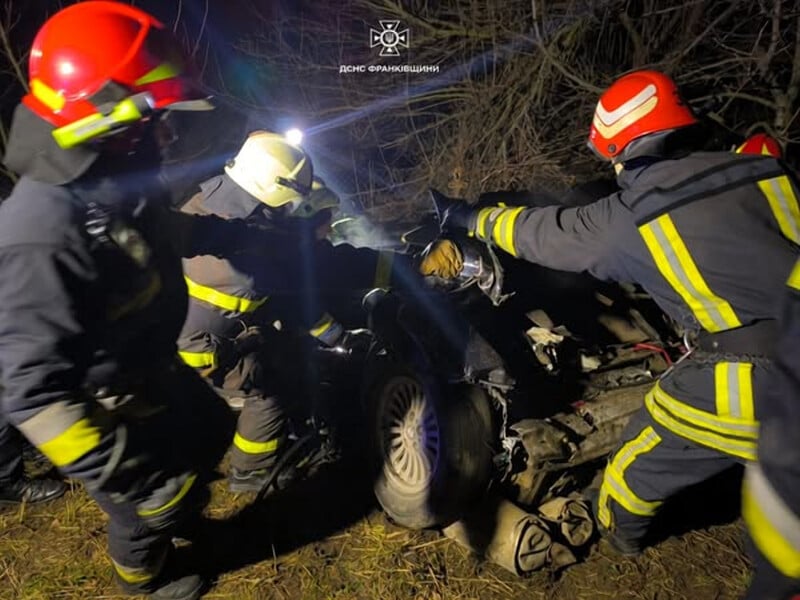 В Івано-Франківській області в аварії з вантажівкою загинуло п'ятеро людей, серед них підлітки. Фото